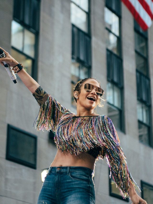 75 Celebrity Minimalists Revealed