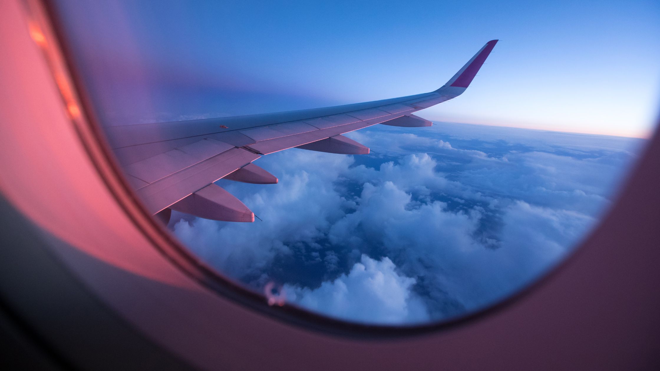 how fast can commercial airplanes go