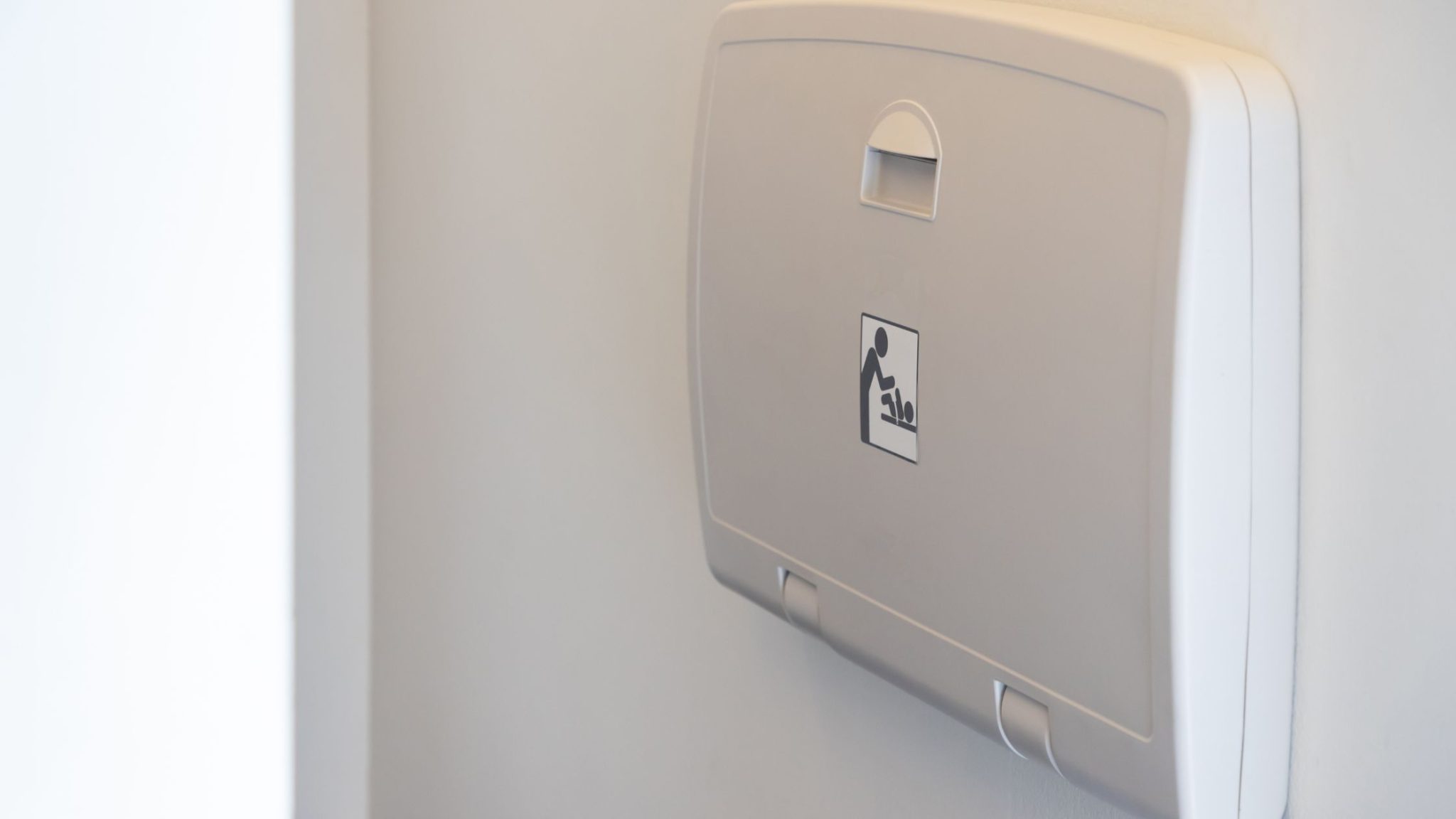 How to Use Changing Tables on Airplanes Nomad Veronica