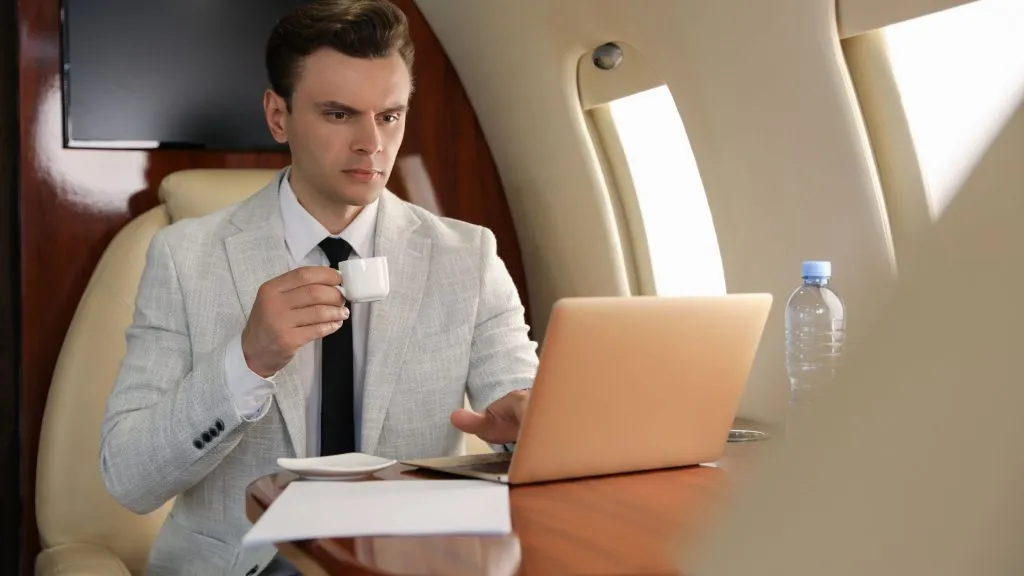 laptop on a plane etiquette 

