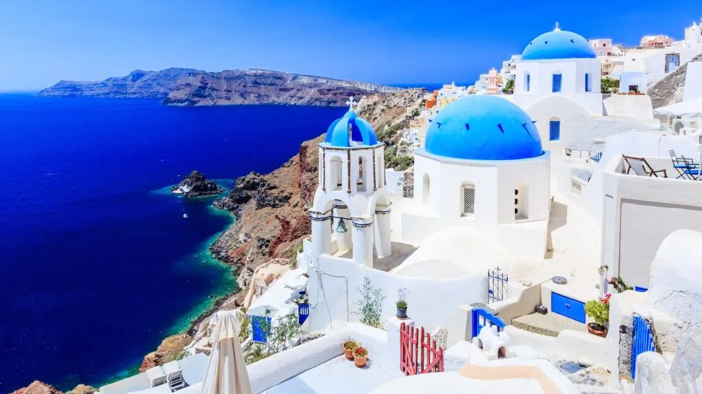 Visit the Iconic Locations of Greece Vacation Spots