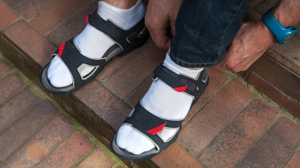 can you wear sandals on a plane while wearing socks?