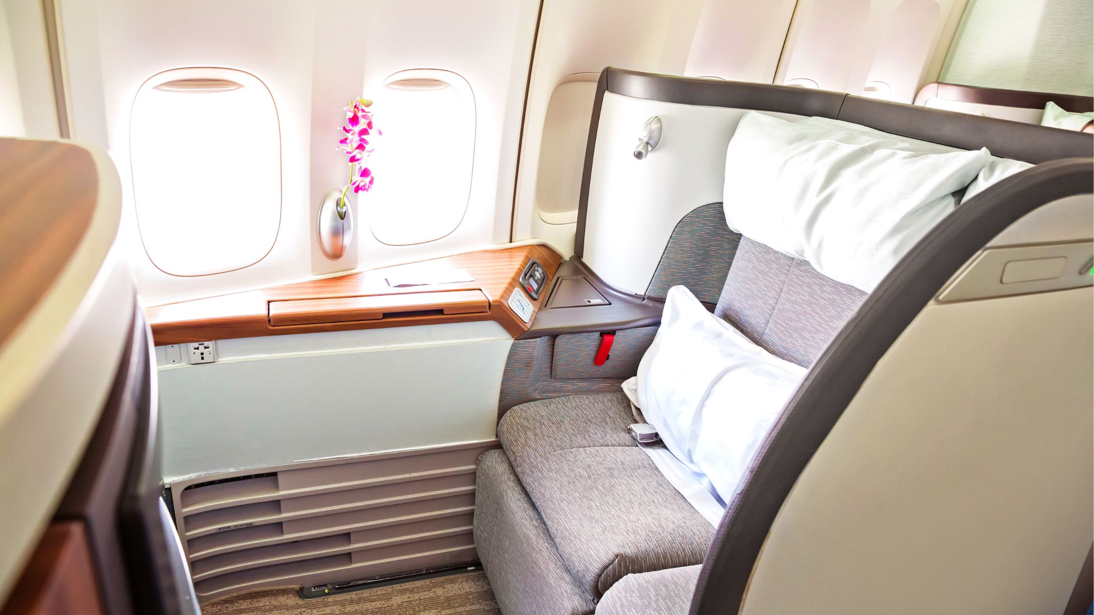 An image of a first class seat for an article about "first class for cheap."