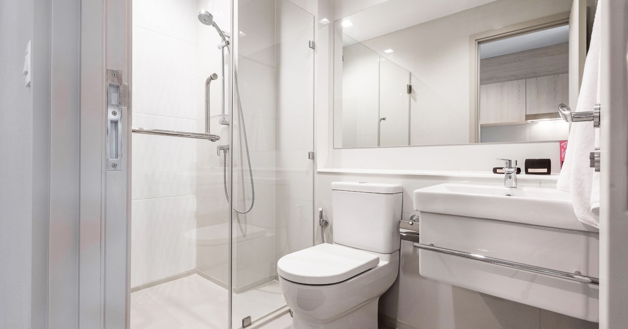 An image of a well-maintained bathroom for an article about How to decorate an Airbnb.