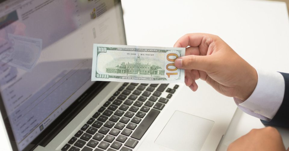 Mastering the Art of Making Money from the Comfort of Home - Nomad Veronica