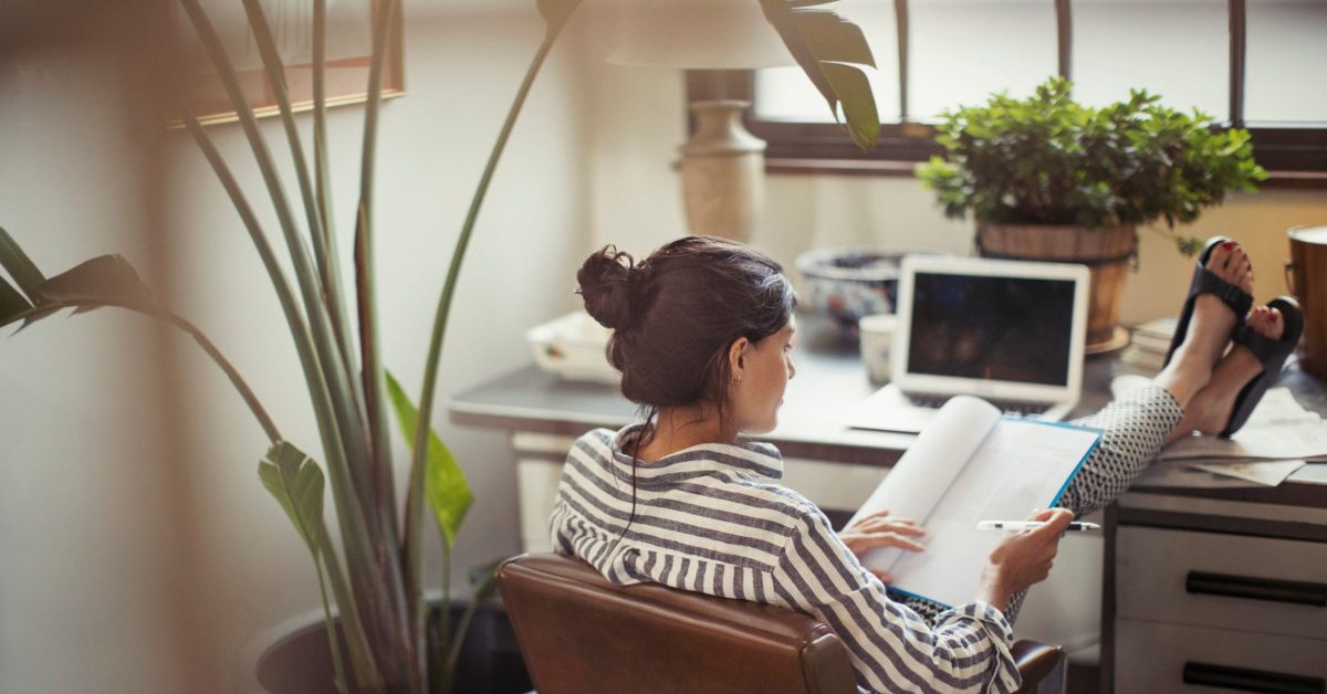 Mastering the Art of Making Money from the Comfort of Home - Nomad Veronica