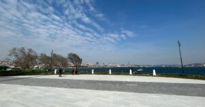 Scenic view of Istanbul's waterfront with the city skyline in the background, illustrating the prime locations offered by the best luxury hotels in Istanbul for families.
