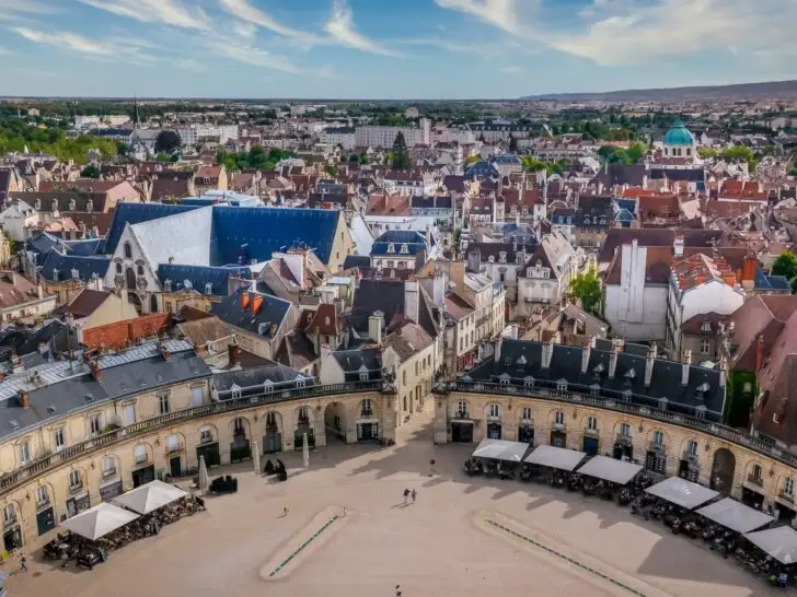 Moving to France as an Expat [Ultimate Visa Guide]